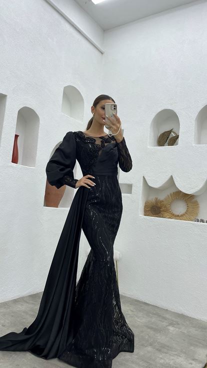 Siyah  İşlemeli Drapeli Abiye Elbise