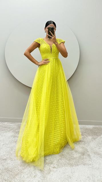 Sarı Göğüs Detay İşlemeli Tasarım Elbise