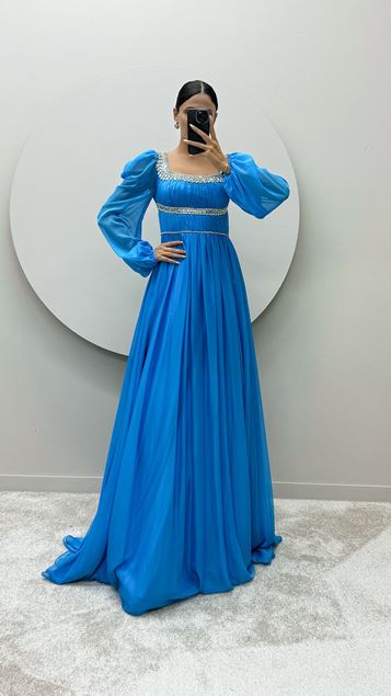 Mavi Göğsü Ve Beli Taş İşlemeli Balon Kol Tasarım Elbise