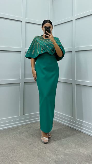 Yeşil Göğsü İşlemeli Tasarım Elbise