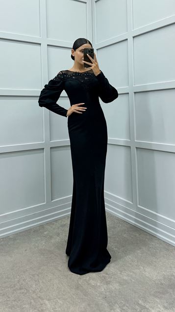 Siyah Balon Kol Göğsü İşlemeli Tasarım Elbise