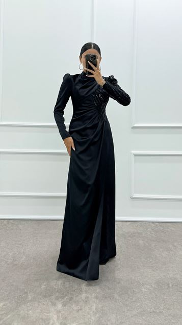 Siyah Asimetrik Kesim İşleme Detay Tasarım Saten Abiye Elbise