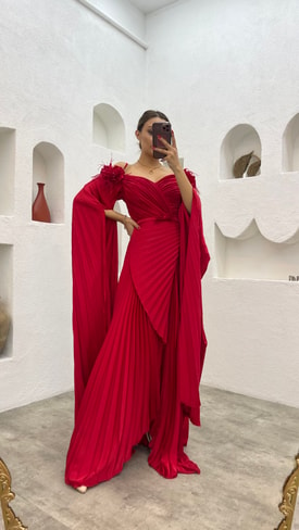 Kırmızı İp Askılı Gül Detay Piliseli Saten Abiye Elbise