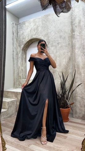 Siyah Straplez Kayık Yaka Çapraz Detay Saten Abiye Elbise