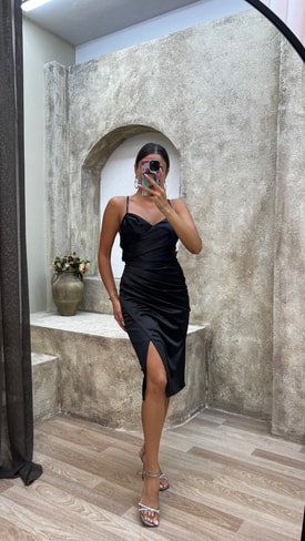 Siyah Sırtı Çapraz Büzgülü Midi Elbise