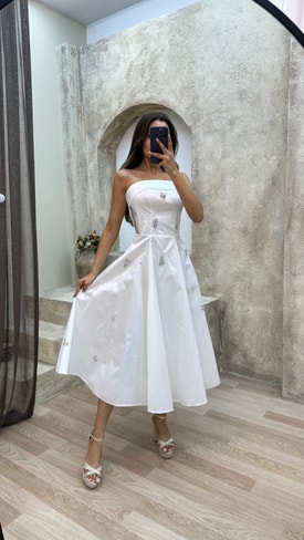 Beyaz Straplez Kayık Yaka Taş İşlemeli Elbise
