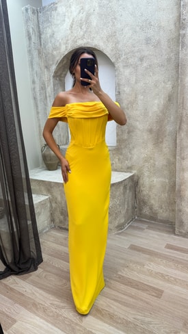 Sarı Kayık Yaka Transparan Detay Elbise