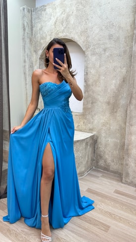 Mavi Straplez Göğsü İşlemeli Pliseli Elbise