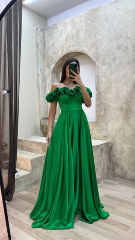 Yeşil Göğsü Gül Detay Tasarım Saten Abiye Elbise
