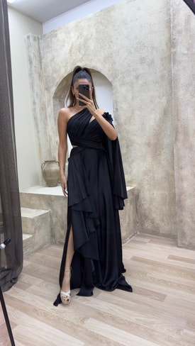 Siyah Balon Kol Pliseli Bel Detay Tasarım Saten Abiye Elbise