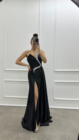 Siyah Tek Omuz Taş İşlemeli Göğüs Detay Tasarım Saten Abiye Elbise