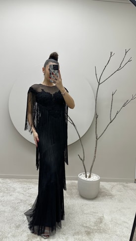 Siyah Göğsü İşlemeli Püskül Detay Tasarım Abiye Elbise