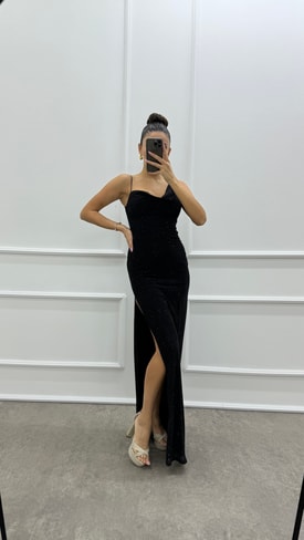 Siyah Omuz Detay Puantiye İşlemeli Tasarım Elbise