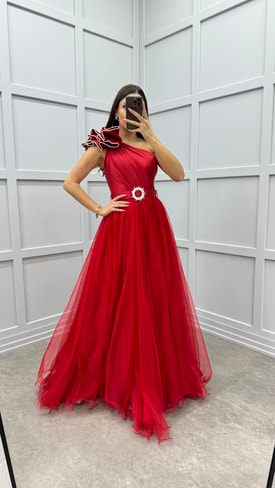 Kırmızı Omuzu Volan Detay Kemerli Tasarım Tül Abiye Elbise