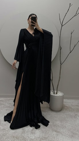 Siyah Omuzları Gül Detay Kemerli Tasarım Elbise