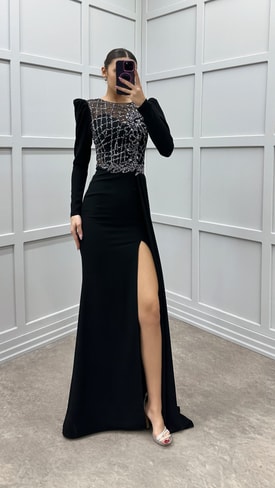 Siyah Göğsü İşlemeli Transparan Tasarım Elbise