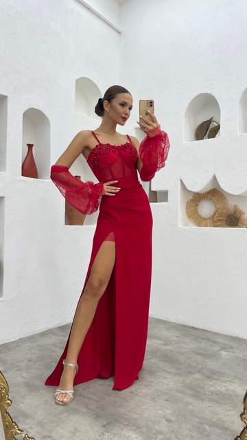 Kırmızı İşlemeli Kol Detay Abiye Elbise