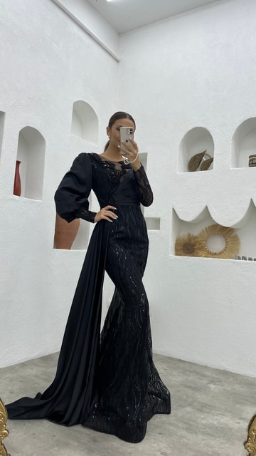 Siyah  İşlemeli Drapeli Abiye Elbise