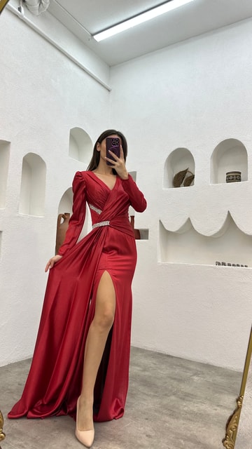 Kırmızı Beli İşlemeli Uzun Kol Saten Abiye Elbise
