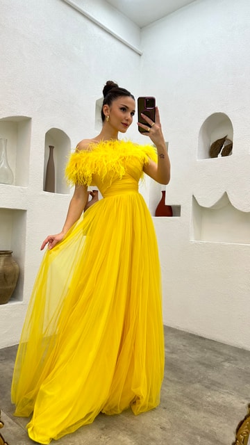 Sarı Tüy Detay Drapeli Tül Abiye Elbise