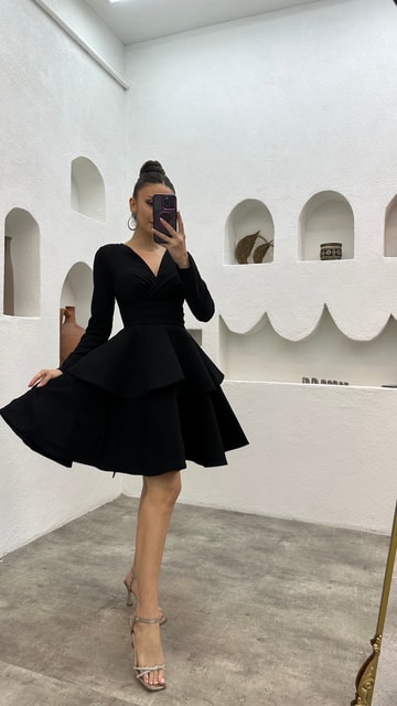 Siyah V Yaka Kuşaklı Kat Kat Abiye Elbise