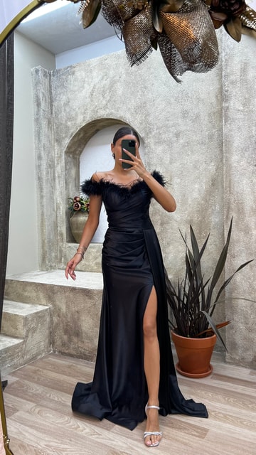 Siyah Göğsü Tül Detay Drapeli Saten Abiye Elbise