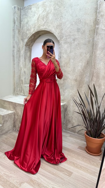 Kırmızı Göğsü Tül Detay Drapeli Saten Abiye Elbise