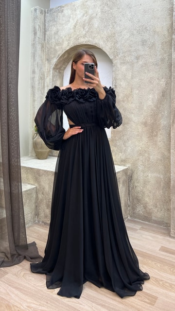 Siyah Straplez Balon Kol Göğsü Gül Detay Büyük Beden Abiye Elbise