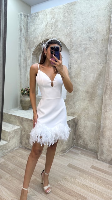 Beyaz İp Askılı Tüy Detay Mini Elbise