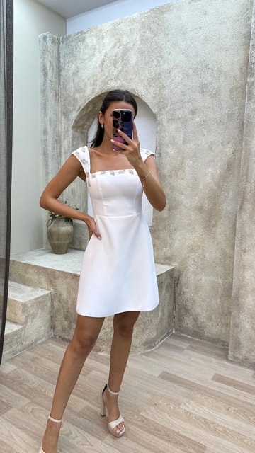 Beyaz U Yaka İşlemeli Mini Elbise