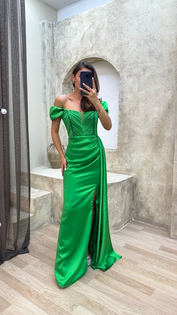 Yeşil Omuz Detay Göğsü Drapeli Abiye Elbise