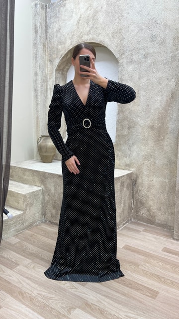 Siyah İşlemeli Bel Detay Tasarım Büyük Beden Elbise