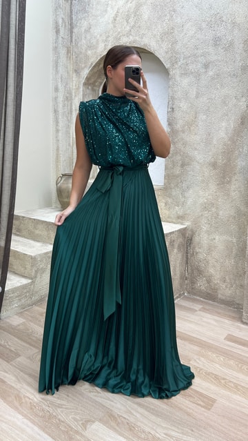 Zümrüt Yeşili Göğsü Payet Plise Detay Tasarım Abiye Elbise