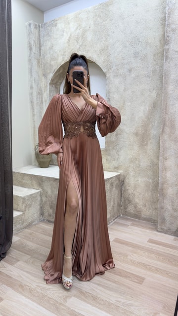 Kahverengi Balon Kol Pliseli Bel Detay Tasarım Saten Abiye Elbise