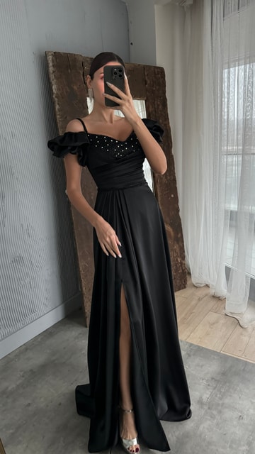 Siyah Omuz Detay İşlemeli Tasarım Saten Abiye Elbise