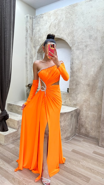 Turuncu Straplez Bel Detay Taş İşlemeli Tasarım Saten Abiye Elbise