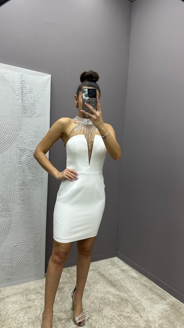 Beyaz Boyun Detay İşlemeli Tasarım Elbise