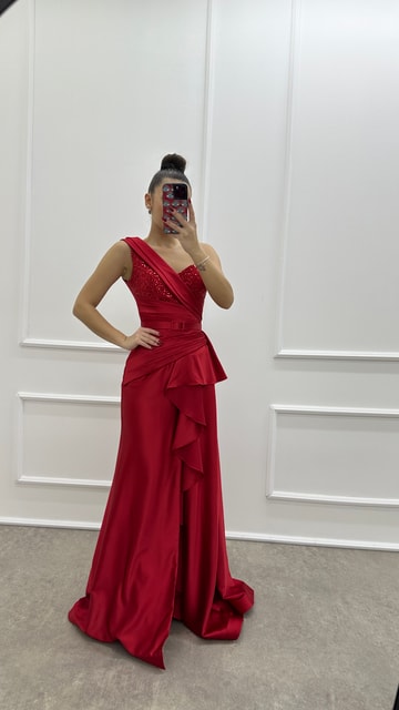 Kırmızı Tek Omuz İşlemeli Volan Detay Tasarım Saten Abiye Elbise