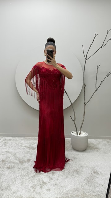 Kırmızı Göğsü İşlemeli Püskül Detay Tasarım Abiye Elbise