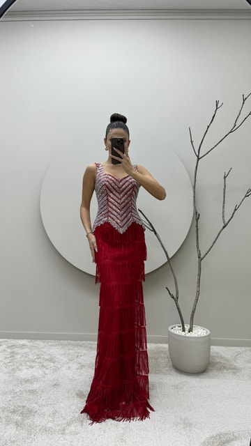 Kırmızı Taş İşlemeli Püskül Detay Kat Kat Tasarım Abiye Elbise