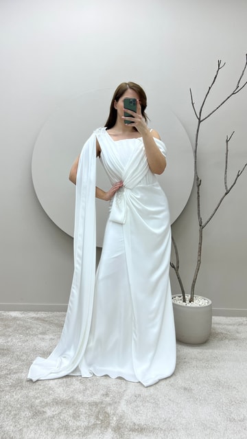 Beyaz Tek Omuz Pelerinli Bel Detay Büyük Beden Abiye Elbise