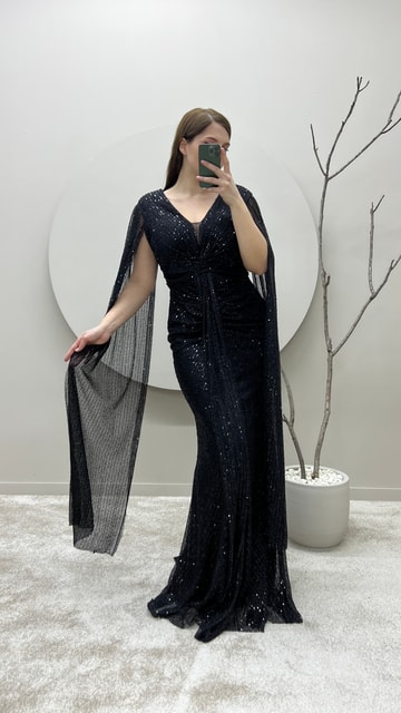 Siyah Kol Detay Büyük Beden Tasarım Payet Abiye Elbise