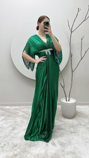 Zümrüt Yeşil Bel Detay Taşlı Pliseli Büyük Beden Tasarım Elbise