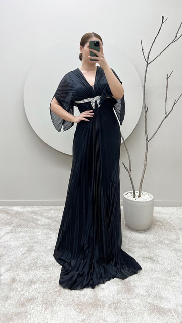 Siyah Bel Detay Taşlı Pliseli Büyük Beden Tasarım Elbise