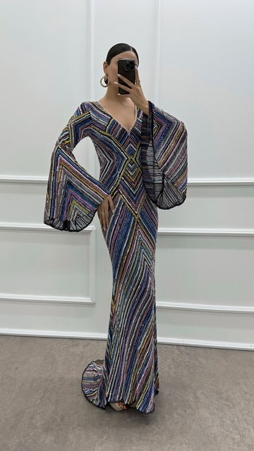 Lacivert V Yaka Kol Detay Özel İşlemeli Tasarım Abiye Elbise