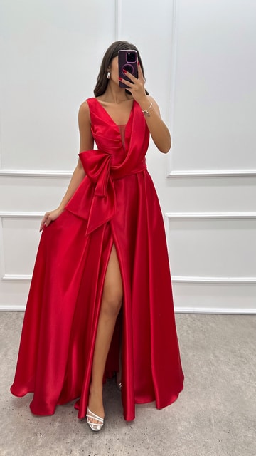 Kırmızı Göğsü Asimetrik Kesim Bel Detay Saten Elbise