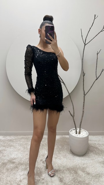 Siyah Tek Kol İşleme Detay Tüylü Mini Elbise