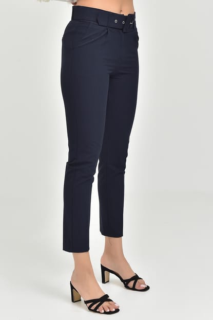 Carrot arched navy trousers