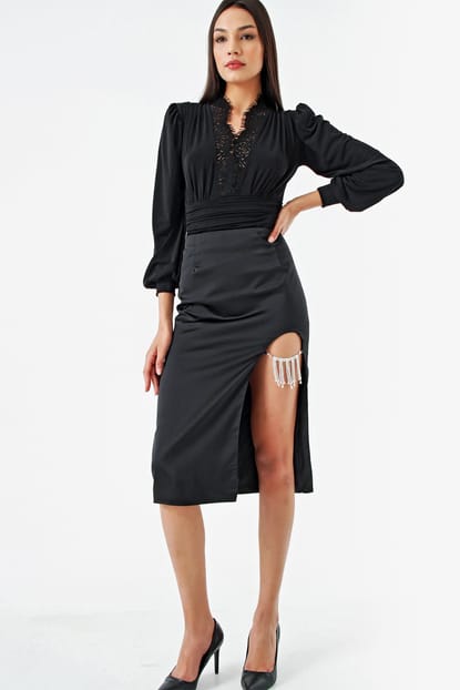 Black Detail Design Slit Skirts
