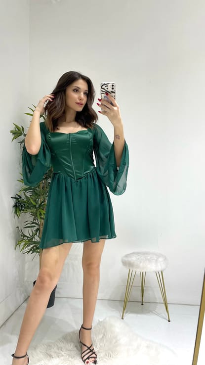 Yeşil Göğüs Kısmı Saten Şifon Mini Elbise